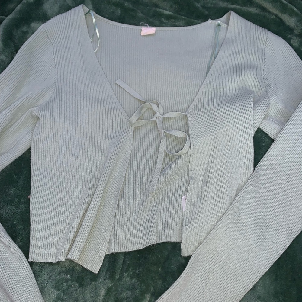 Light green long sleeve front tie shirt